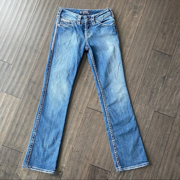 I’m selling my silver jeans willing to exchange for a size 26.. - Picture 2 of 6